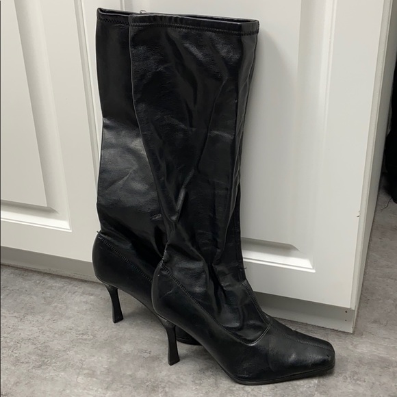 Leg-hugging faux leather heeled boots - Picture 1 of 6